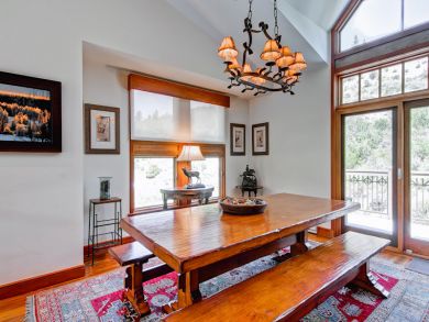 Walk to LIft Ski Condo with Four Bedrooms & Sleeps 8 Guest